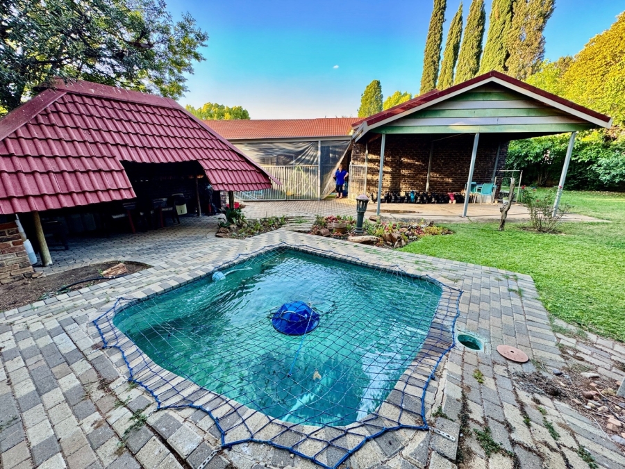 3 Bedroom Property for Sale in Van Der Hoff Park North West